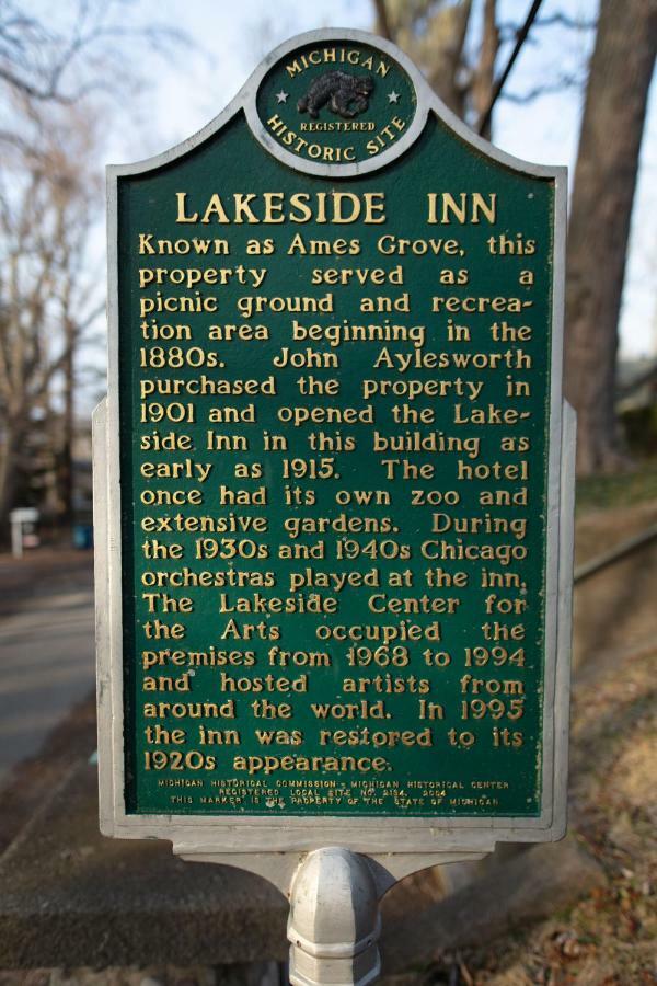 Lakeside Inn Exterior photo